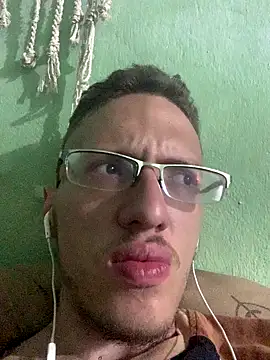 Snapshot of SOYMRX chatting on 11.15.25 SOYMRX online show from 11.15.25