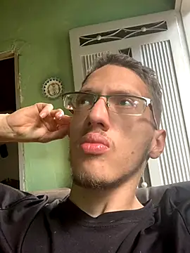 Snapshot of SOYMRX chatting on 11.26.25 SOYMRX online show from 11.26.25