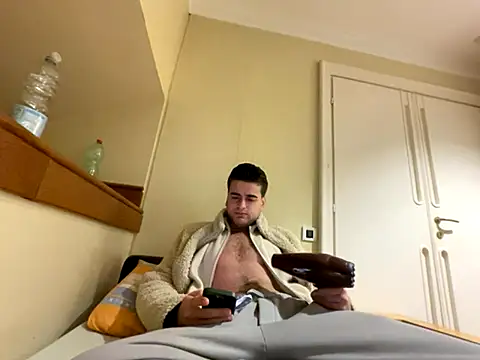 Snapshot of cubalibre02 chatting on 12.01.25 cubalibre02 online show from 12.01.25