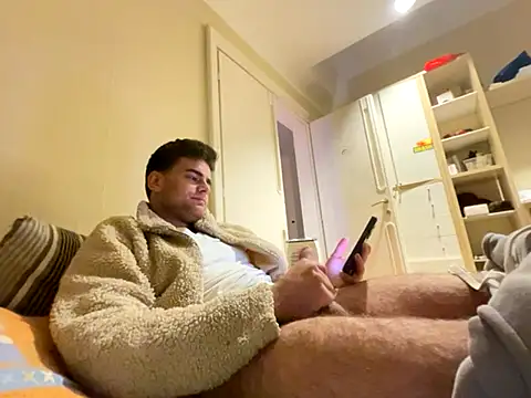 Snapshot of cubalibre02 chatting on 12.03.25 cubalibre02 online show from 12.03.25