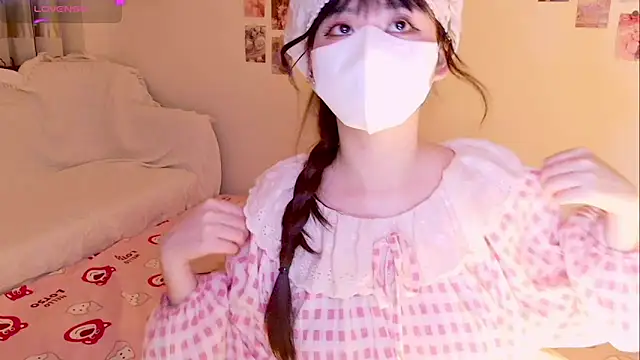 Snapshot of Embez-Damdang chatting on 12.23.24 Embez-Damdang online show from 12.23.24