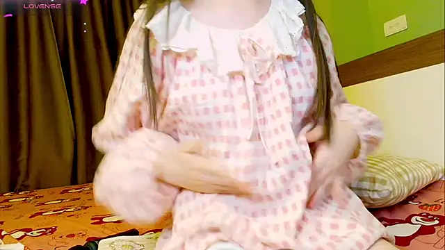 Snapshot of Embez-Damdang chatting on 03.07.25 Embez-Damdang online show from 03.07.25