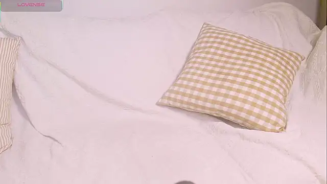 Snapshot of Embez-Damdang chatting on 03.19.25 Embez-Damdang online show from 03.19.25