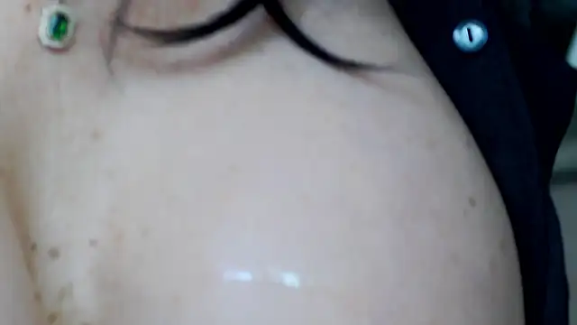 Snapshot of NicolleReyn chatting on 02.13.25 NicolleReyn online show from 02.13.25