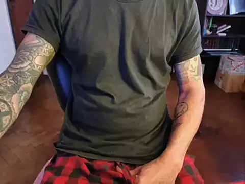 Snapshot of rumplstink chatting on 10.27.25 rumplstink online show from 10.27.25