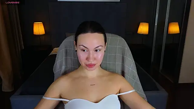 Snapshot of GIGI_BENNET chatting on 01.04.25 GIGI BENNET online show from 01.04.25