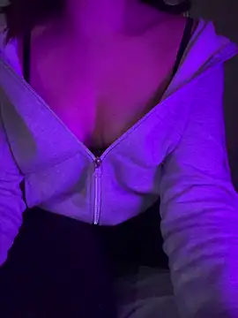 Snapshot of _Anonymegirl chatting on 11.05.25 Anonymegirl online show from 11.05.25