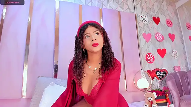 Snapshot of AlinaSweett chatting on 02.14.25 AlinaSweett online show from 02.14.25