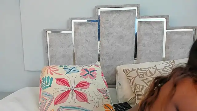 GabyyJones online show from 03.10.25