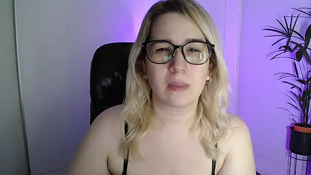 amooraaamoon online show from 01.20.25