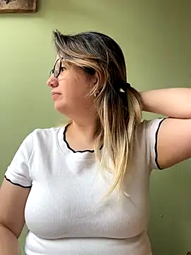 amooraaamoon online show from 10.31.25