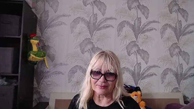 CamDiva113 online show from 03.21.25