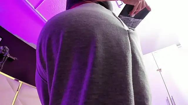 Snapshot of April_bowie chatting on 01.19.26 April bowie online show from 01.19.26