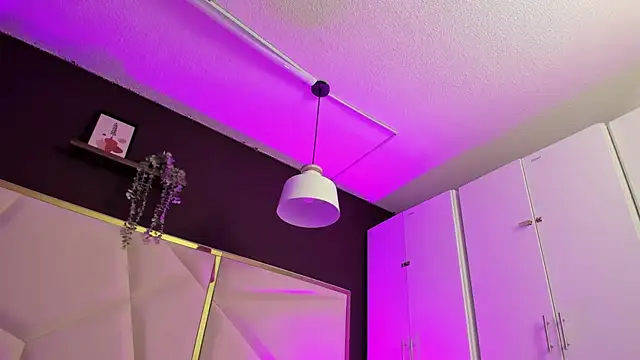 Snapshot of April_bowie chatting on 02.11.26 April bowie online show from 02.11.26