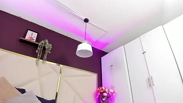 Snapshot of April_bowie chatting on 02.19.26 April bowie online show from 02.19.26