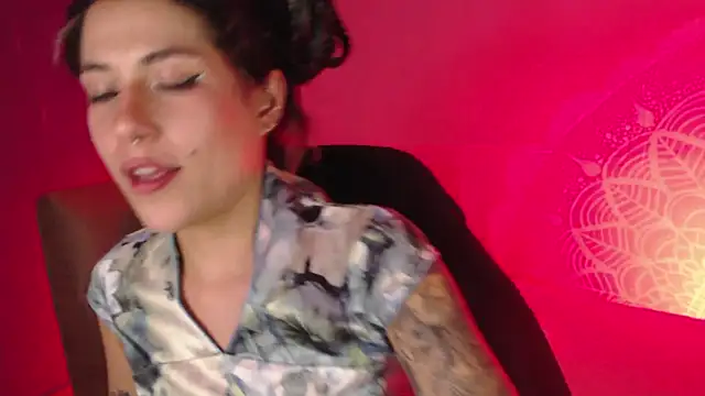 Snapshot of Hellen_dumont chatting on 02.28.25 Hellen dumont online show from 02.28.25