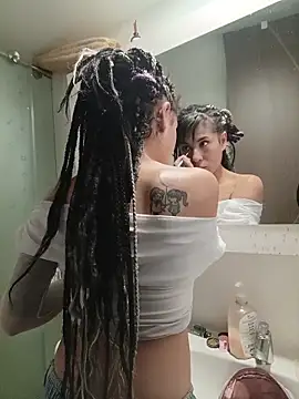 Snapshot of Hellen_dumont chatting on 11.30.25 Hellen dumont online show from 11.30.25