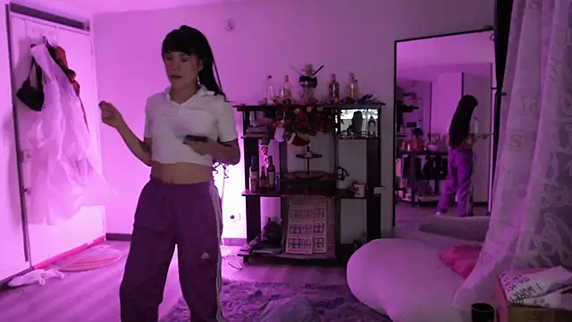 Snapshot of Hellen_dumont chatting on 12.19.25 Hellen dumont online show from 12.19.25