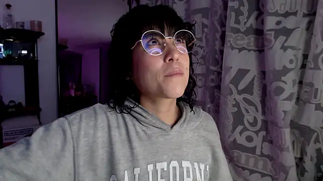 Snapshot of Hellen_dumont chatting on 02.04.26 Hellen dumont online show from 02.04.26