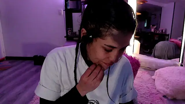 Snapshot of Hellen_dumont chatting on 02.25.26 Hellen dumont online show from 02.25.26