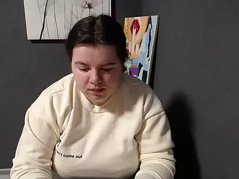Snapshot of so_shy chatting on 03.17.25 so shy online show from 03.17.25