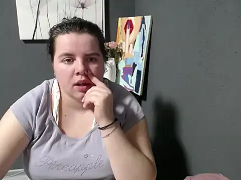 Snapshot of so_shy chatting on 03.18.25 so shy online show from 03.18.25