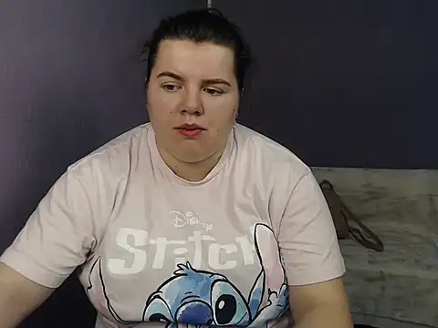 Snapshot of so_shy chatting on 09.19.25 so shy online show from 09.19.25