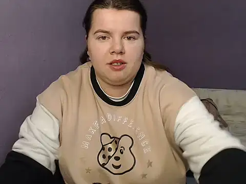 Snapshot of so_shy chatting on 09.30.25 so shy online show from 09.30.25