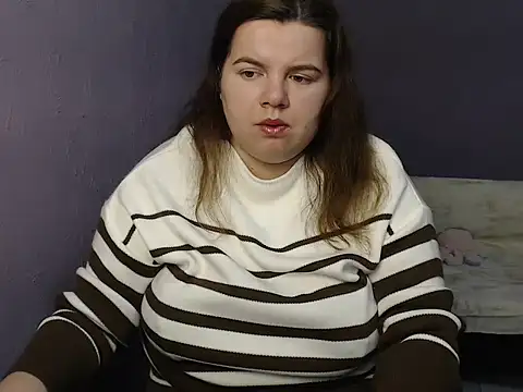 Snapshot of so_shy chatting on 10.02.25 so shy online show from 10.02.25