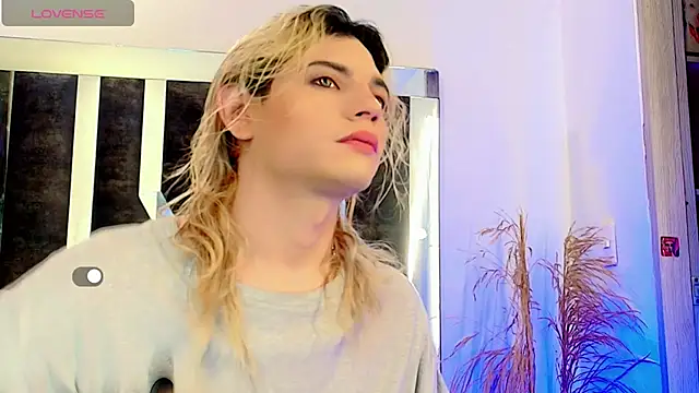 Snapshot of honey_skin chatting on 11.09.25 honey skin online show from 11.09.25