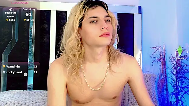 Snapshot of honey_skin chatting on 11.09.25 honey skin online show from 11.09.25