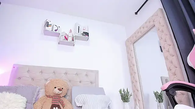 lorennahernandez01 online show from 09.20.25