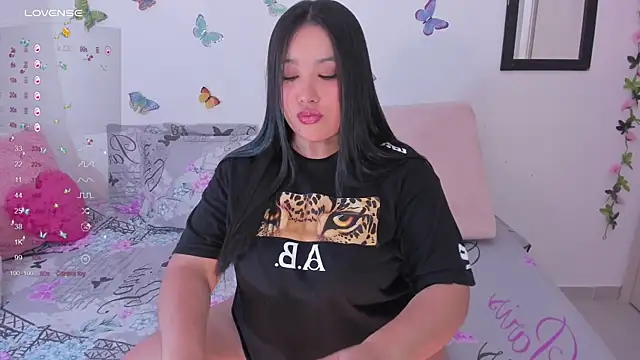 Snapshot of _Arianna08_ chatting on 02.15.25 Arianna08 online show from 02.15.25