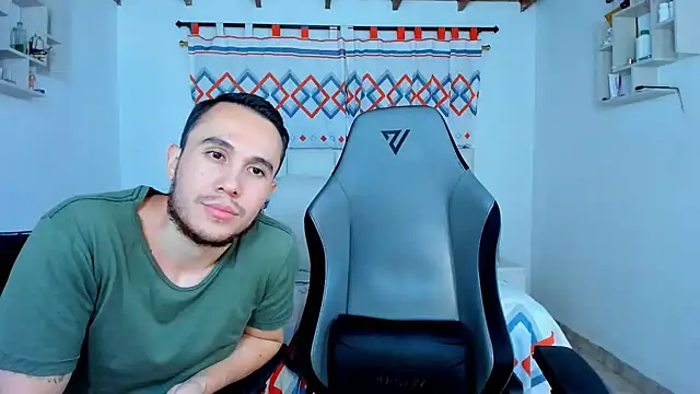 Snapshot of xxx_sweet_couple_ chatting on 12.17.24 xxx sweet couple  online show from 12.17.24