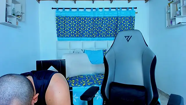 Snapshot of xxx_sweet_couple_ chatting on 01.17.25 xxx sweet couple  online show from 01.17.25