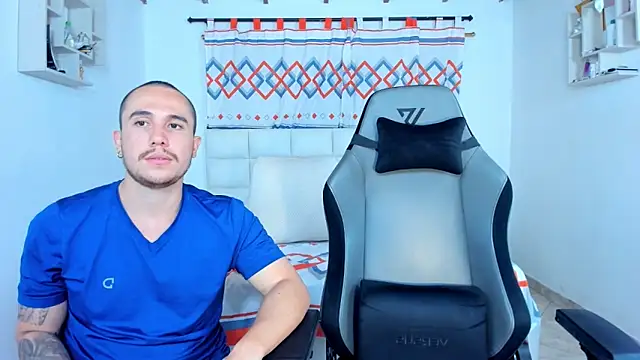 Snapshot of xxx_sweet_couple_ chatting on 03.05.25 xxx sweet couple  online show from 03.05.25