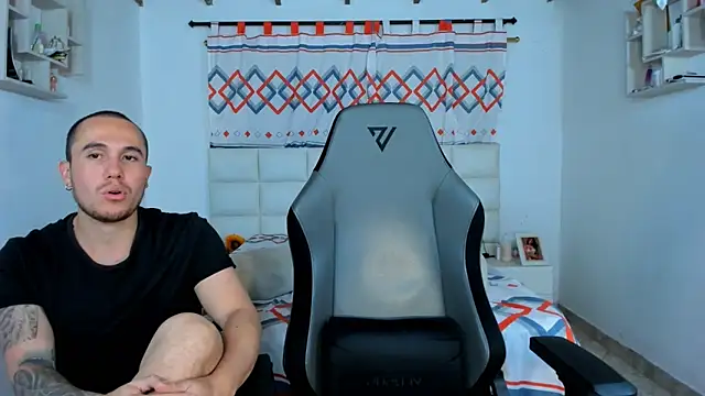 Snapshot of xxx_sweet_couple_ chatting on 03.18.25 xxx sweet couple  online show from 03.18.25