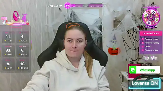 Snapshot of ElenaMaeer chatting on 10.22.25 ElenaMaeer online show from 10.22.25