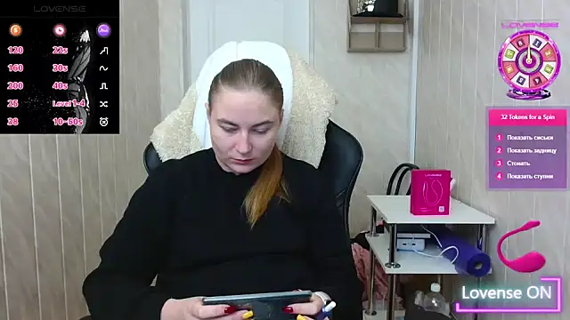 Snapshot of ElenaMaeer chatting on 11.06.25 ElenaMaeer online show from 11.06.25