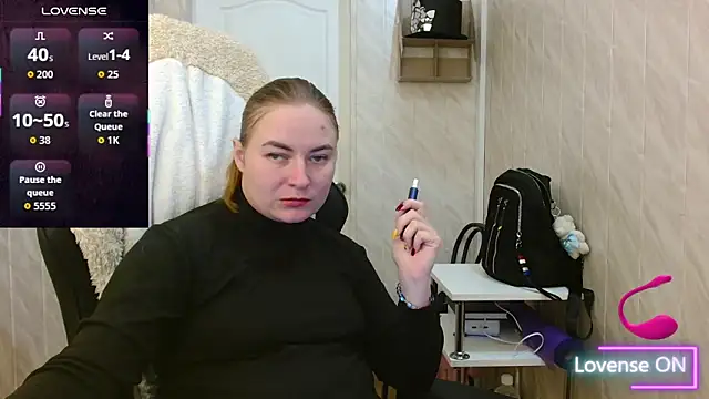 Snapshot of ElenaMaeer chatting on 11.12.25 ElenaMaeer online show from 11.12.25