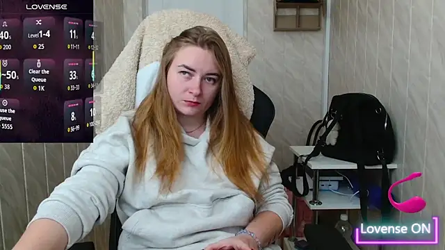 Snapshot of ElenaMaeer chatting on 11.15.25 ElenaMaeer online show from 11.15.25