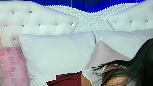 Snapshot of SophiaVilner chatting on 02.24.26 SophiaVilner online show from 02.24.26