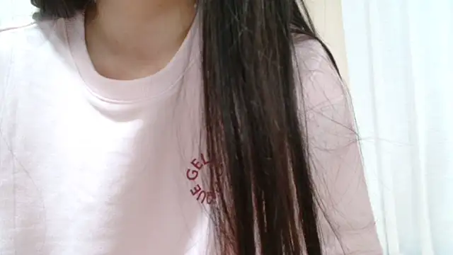 Snapshot of xxYuIxx chatting on 01.02.25 xxYuIxx online show from 01.02.25