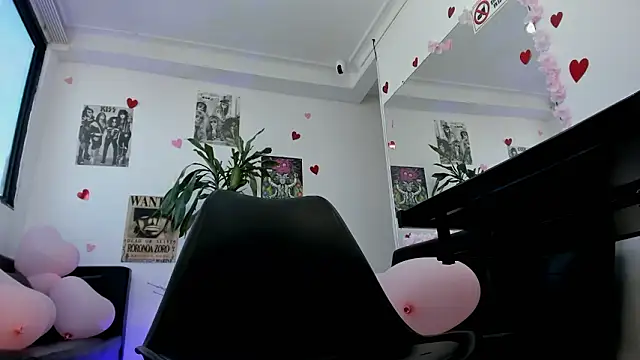 Snapshot of alice_greco chatting on 02.14.26 alice greco online show from 02.14.26