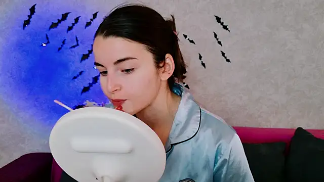 Miss Arwen online show from 10.16.25