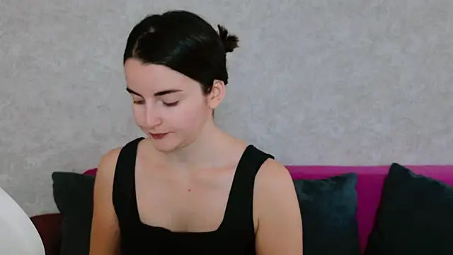 Miss Arwen online show from 11.06.25