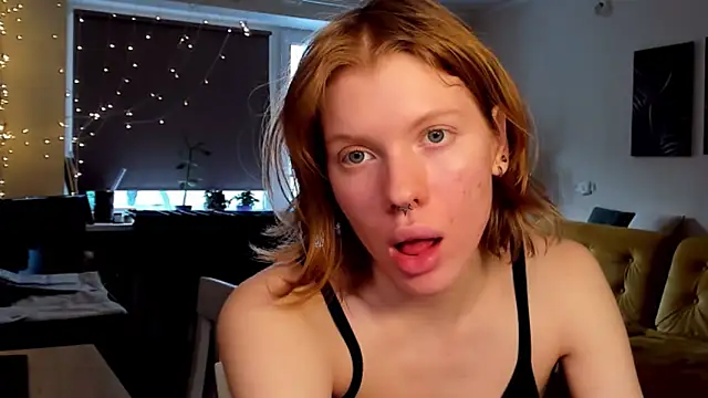 Snapshot of StellaDavis chatting on 02.12.25 StellaDavis online show from 02.12.25