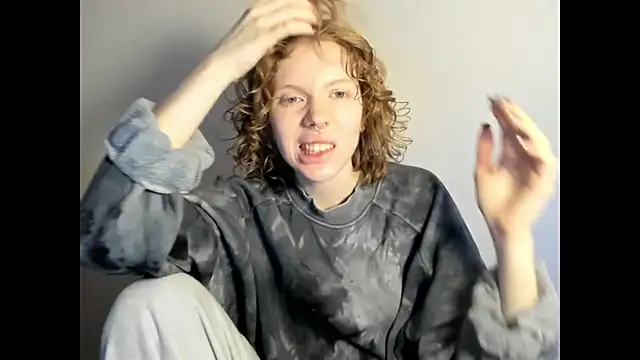 Snapshot of StellaDavis chatting on 11.28.25 StellaDavis online show from 11.28.25