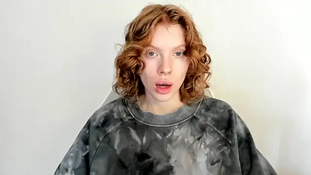 Snapshot of StellaDavis chatting on 12.16.25 StellaDavis online show from 12.16.25