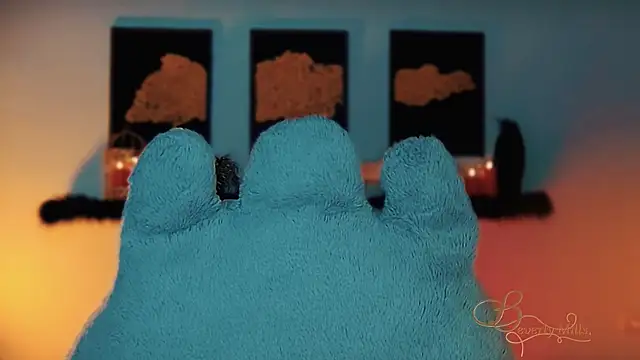 MissBeverlyMills online show from 11.08.25